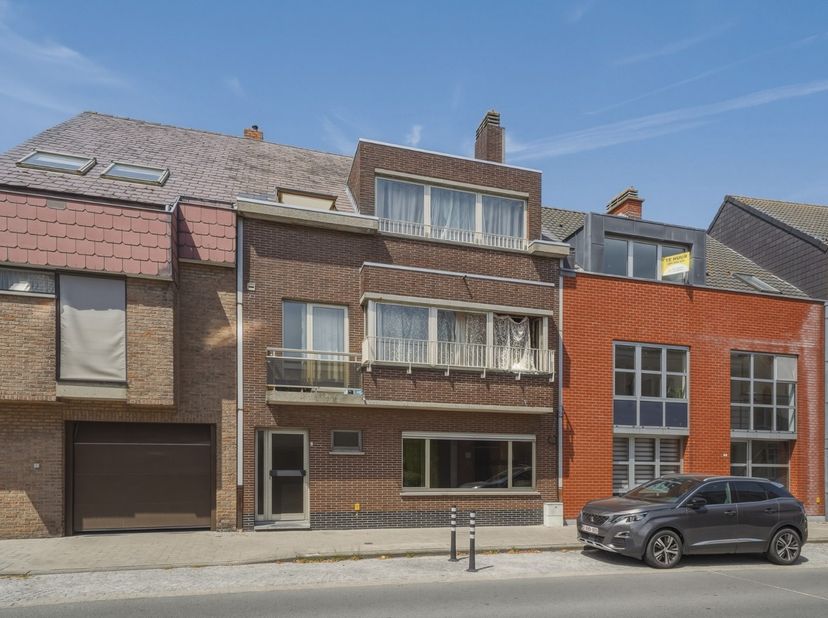 Bent u op zoek naar een interessante investering met onmiddellijke huuropbrengsten? Dan is dit volledig appartementsgebouw in Oudenburg een uitstekend