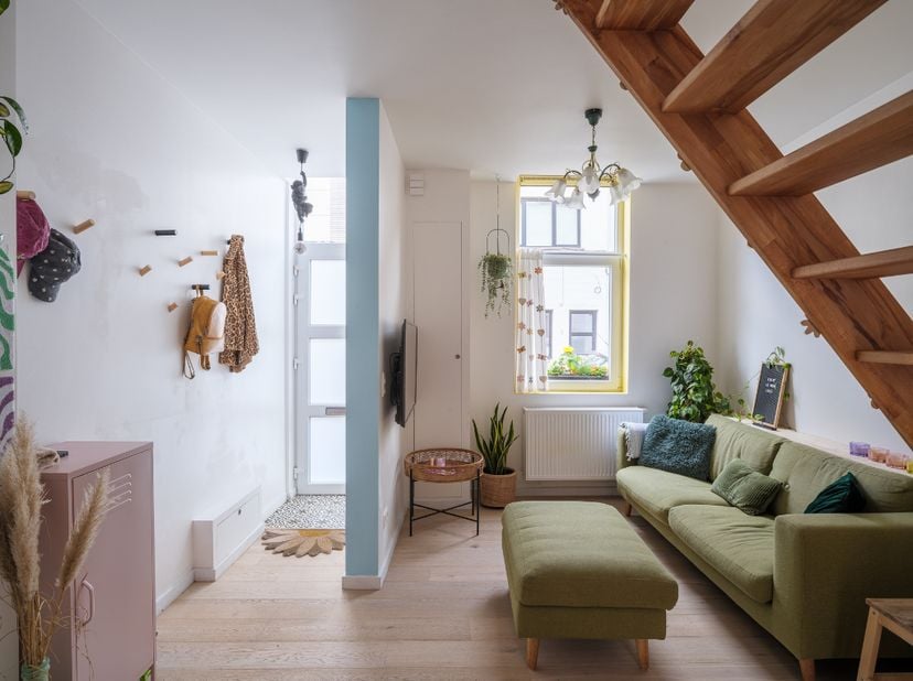 Aangename en instapklare woning met drie slaapkamers, gelegen op wandel- en fietsafstand van het historische centrum van Gent.<br />
<br />
De woning