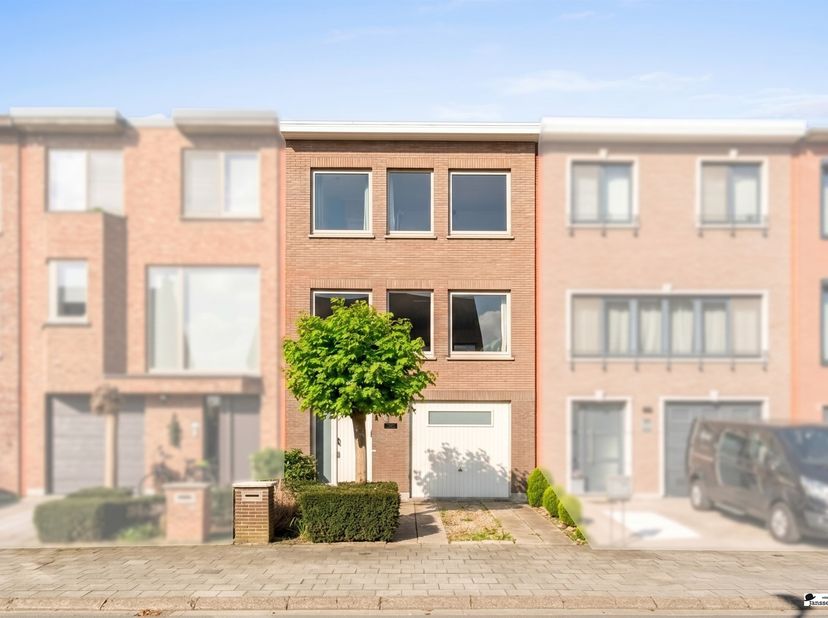 Découvrez cet appartement prêt à louer situé dans un quartier très recherché et accueillant d'Ekeren. La propriété jouit d'un emplacement de choix dan