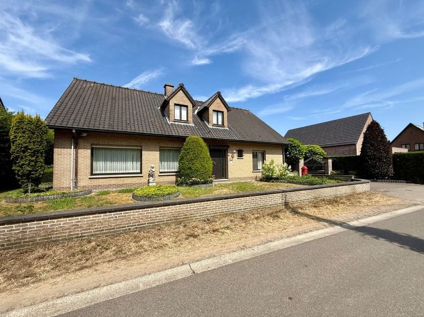 Huis te koop in Klonkeveldstraat 29,
                    9890 Asper