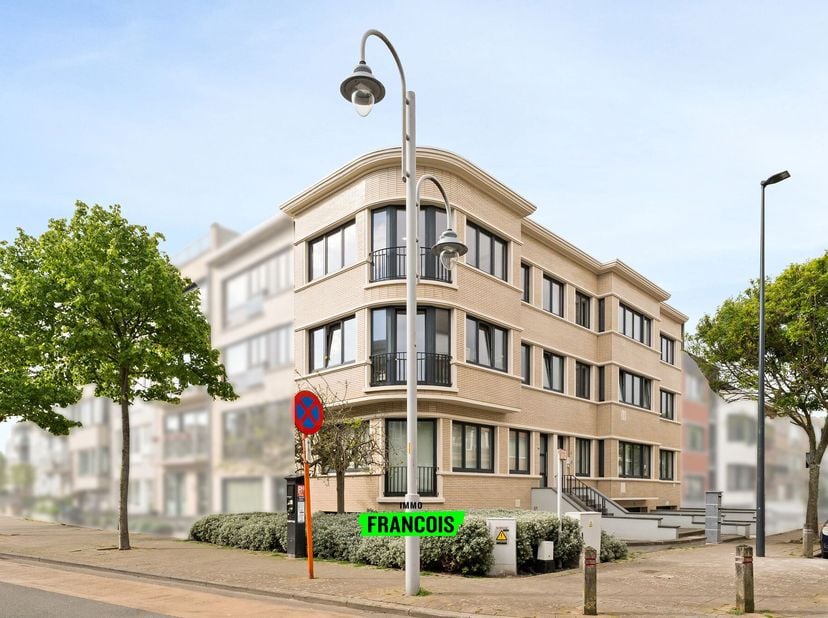 Cherchez-vous un investissement sûr et rentable sur la côte belge ? Ce bien de rendement situé dans la prisée Koninginlaan à Blankenberge combine un e