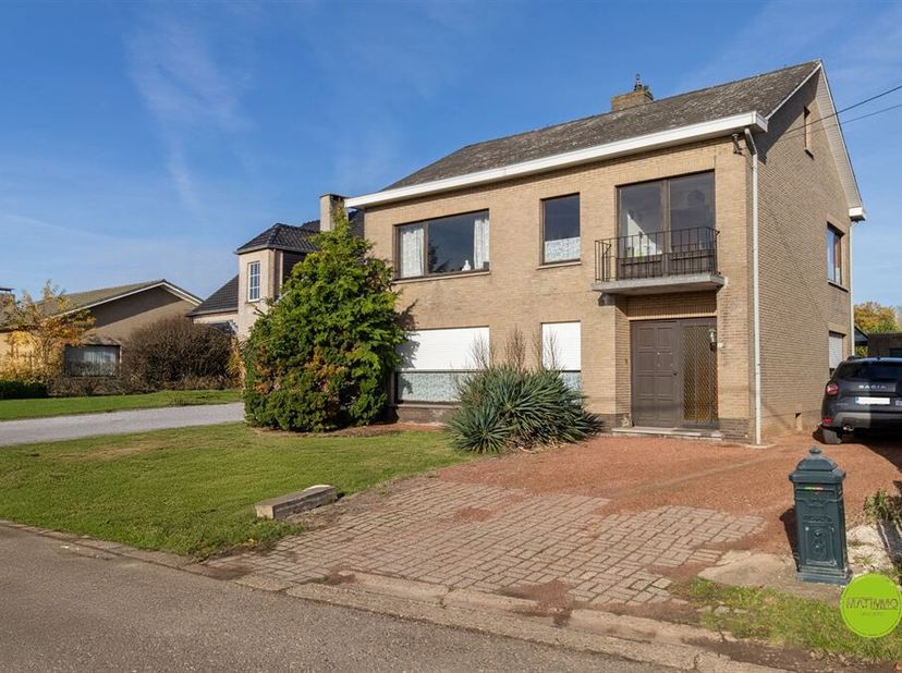 ***IN OPTIE***<br />
Ruime gezinswoning met 4 slaapkamers in Vorst (Laakdal). <br />
Deze woning biedt 181 m² bewoonbare oppervlakte op een perceel va