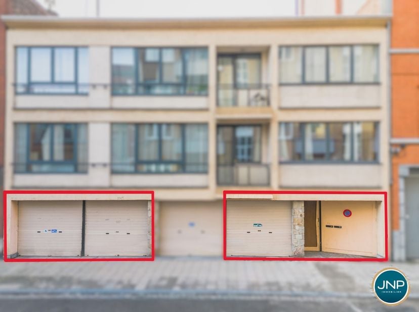 JNP Immobilier a le plaisir de vous présenter un lot de 6 garages, idéalement situés, dans un quartier où la demande de stationnement est forte, vous