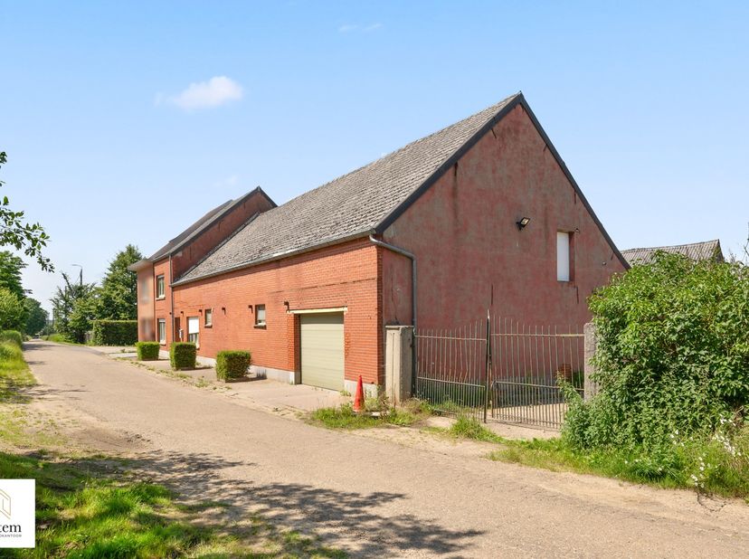 Unieke renovatiekans op uitzonderlijke locatie in Aarschot<br />
<br />
Op zoek naar een eigendom die rust, privacy en een exclusieve ligging combinee