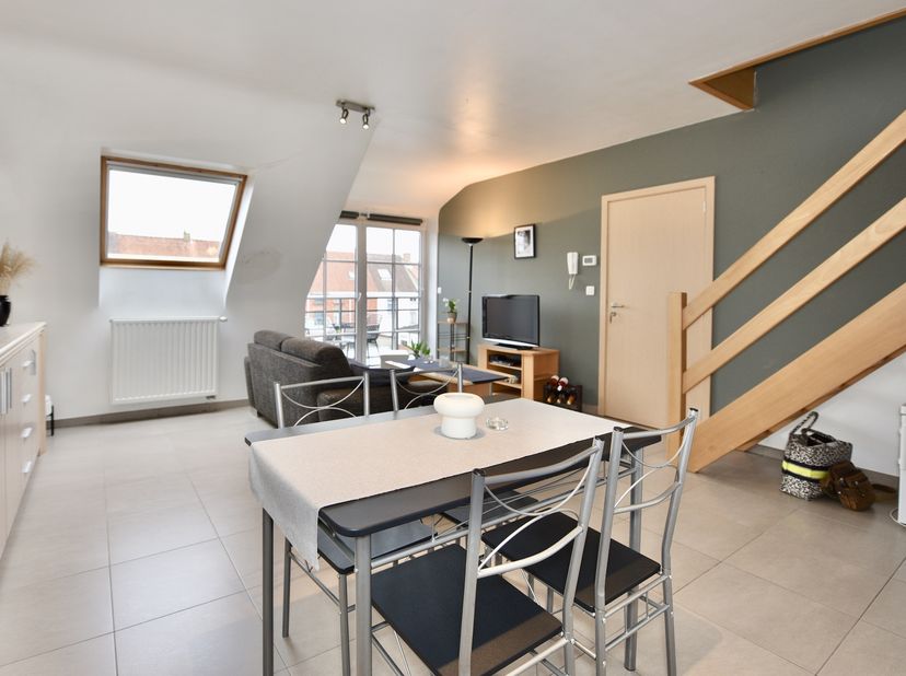 Op zoek naar een instapklaar appartement in een rustige en groene omgeving op 3 min van de markt van Eeklo? Dan zal dit appartement, voorzien van alle