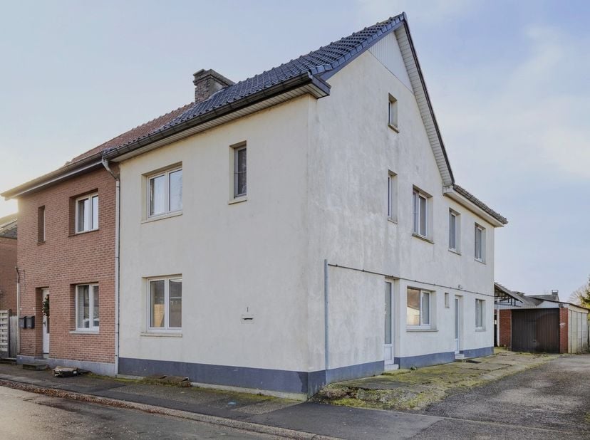 Welkom in de Paul Habetslaan 1 te Genk<br />
<br />
Deze halfopen bebouwing is gelegen in een rustige en gezinsvriendelijke woonwijk in Genk-Zwartberg