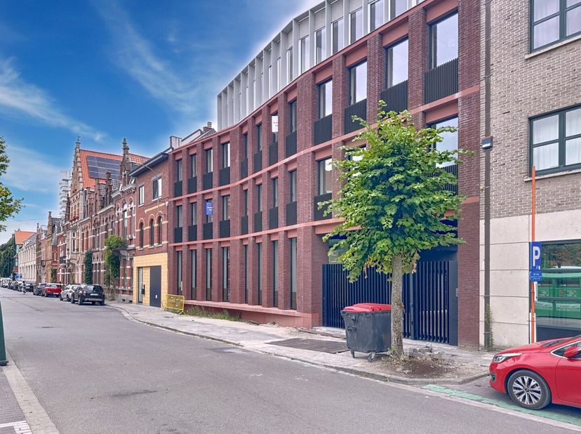Dicht bij verschillende universiteiten en hogescholen vind je de schitterende studentenhuisvesting Amand 47, deze energiezuinige studentenkamers ligge