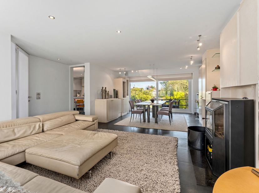 AANGEPASTE PRIJS !<br />
<br />
Op zoek naar een warme, gezellige thuis waar je wonen en werken comfortabel kan combineren? Kom dan zeker en vast deze