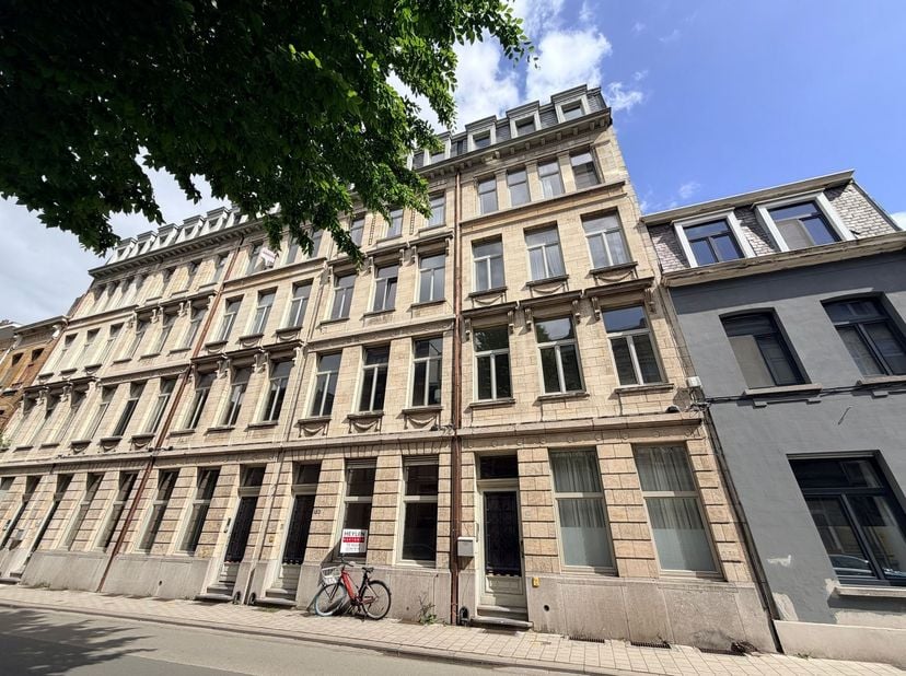 Charmant 1-slpk (+ extra kamer) appartement te huur in Oud Berchem!<br />
<br />
Ligging: De Boomgaardstraat ligt op een centrale en gegeerde locati