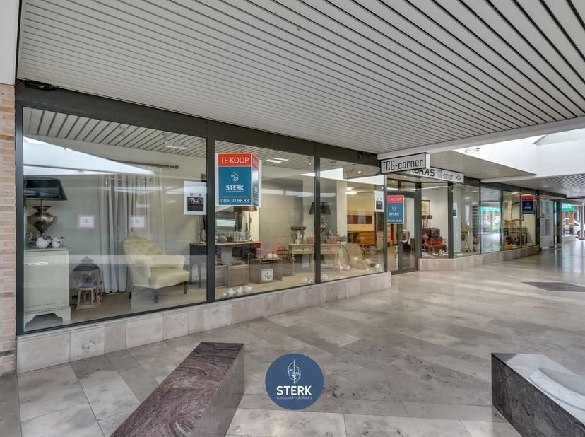 COMMERCIEEL PAND VAN 175 M² IN PASSAGE BEGAS, GELEGEN IN HARTJE LANAKEN !<br />
<br />
We vinden deze handelspand met een bruikbare oppervlakte van 17