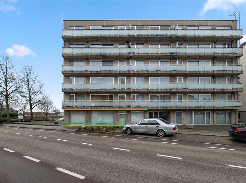 Bedrijfsvastgoed te koop in Tiensesteenweg 78 bus 001,
                    3800 Sint-Truiden