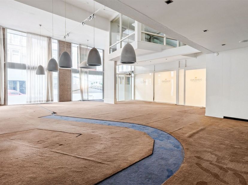 Riant commercieel pand met tal van invullingsmogelijkheden<br />
Ligging: Het pand op Appelmansstraat 33A bevindt zich in het bruisende hart van Antwe
