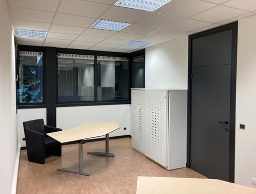                                         Bureaux à louer à Balen, € 275
