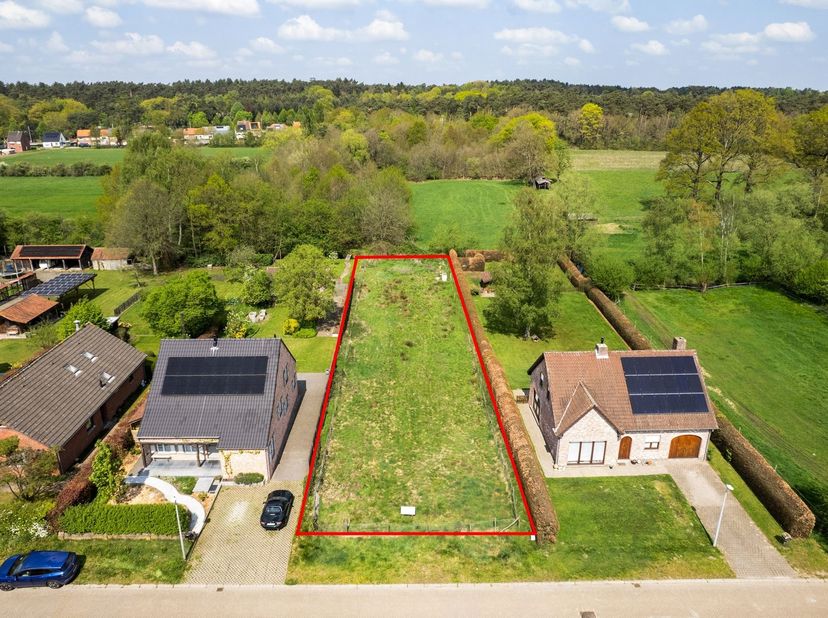 Bouwgrond voor open bebouwing van 12are<br />
<br />
Deze bouwgrond van 1.200m2 met een straatbreedte van 16m en diepte van 75m is geschikt voor het