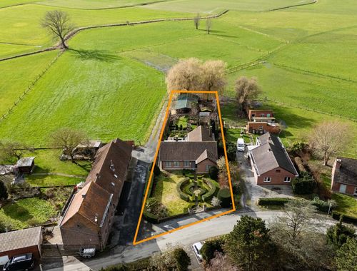                                         Maison à vendre à Saint-Sauveur, € 385.000
