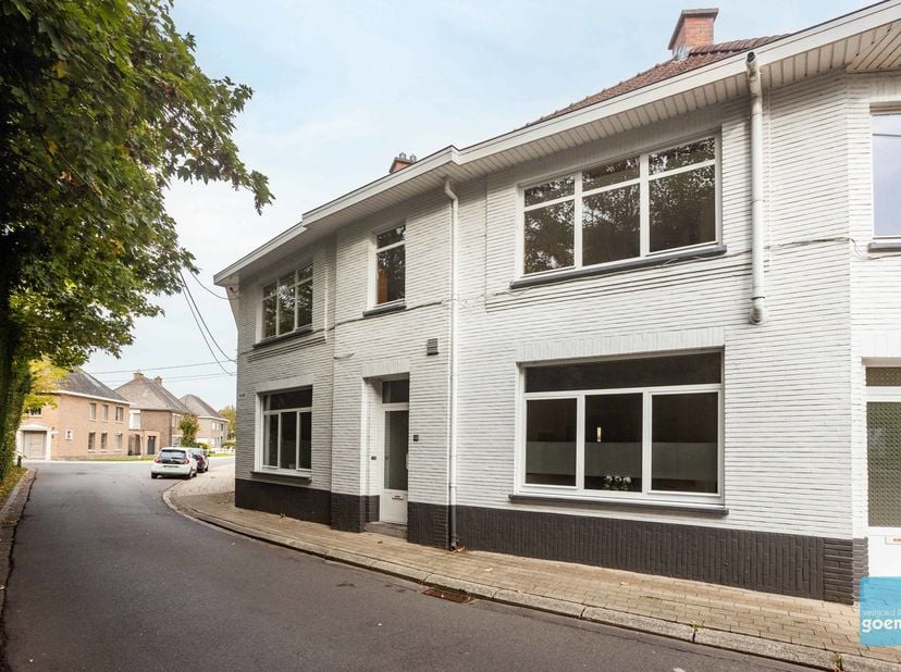 Te koop in Lede : instapklare woning nabij winkels (bakkerij, slager en apotheek op wandelafstand) en station.<br />
Woning met gezellig tuintje en te