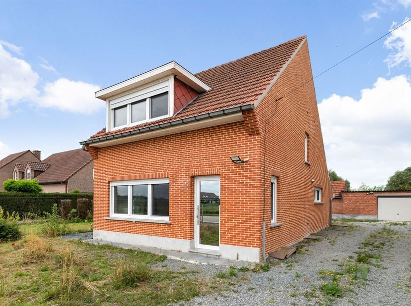 Ontdek deze unieke locatie aan de Berlaarbaan 243 in Sint-Katelijne-Waver: een plek waar rust en bereikbaarheid perfect samenkomen. Gelegen op slechts
