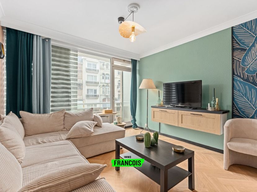 Vous cherchez un appartement clé en main à vendre à Blankenberge, tout près de la mer ? Cette propriété récemment rénovée, située Graaf Jansdijk 19/12