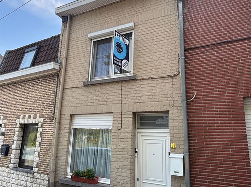 JOLIE MAISON DE VILLE DE 3 PIÈCES<br />
Prix indicatif : 185 000 euros<br />
Cette maison bénéficie d'un emplacement idéal à proximité du centre-ville