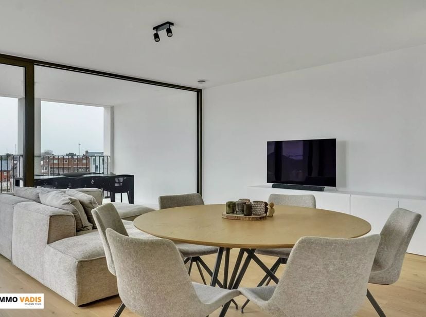 ***verkoop onder registratierechten***<br />
Instapklaar BEN-appartement met 2 slaapkamers, 2 terrassen en autostaanplaats in hartje Beringen: Blijkst