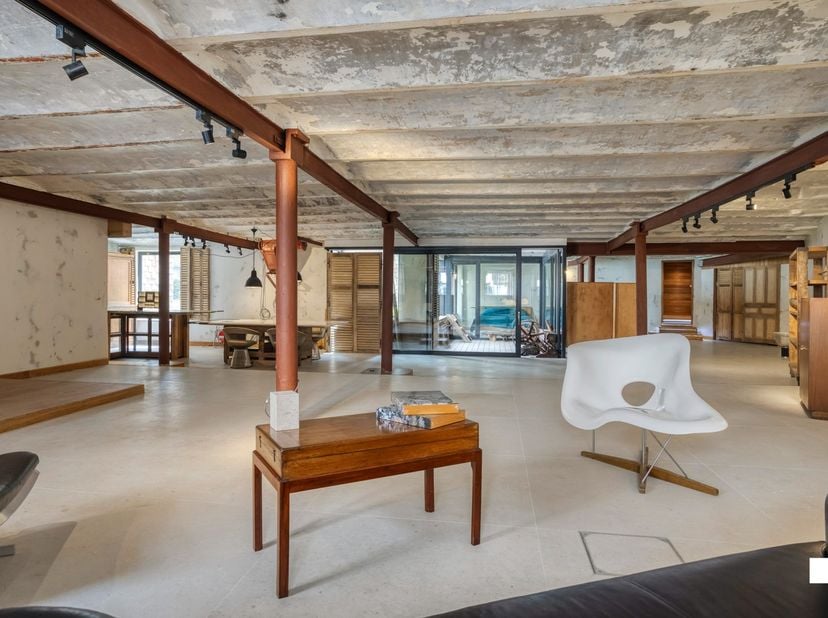 Deze uitzonderlijke &amp;amp; karaktervolle loft&amp;nbsp;bevindt zich op het gelijkvloers van een rustige residentie op de voormalige brouwerijsite 't Hamerk