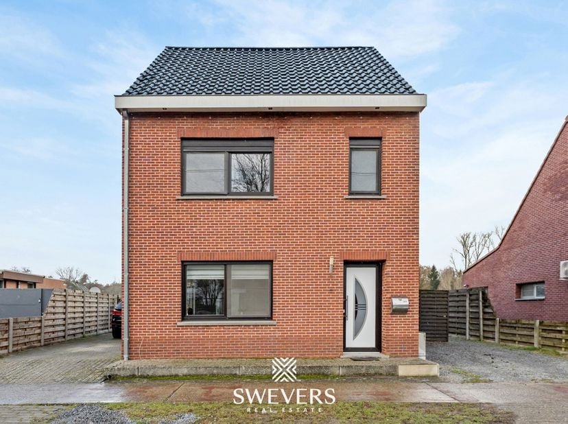 Voor meer info en fotos, surf naar www.swevers.be  Deze instapklare open bebouwing in Beverlo biedt een mooie combinatie van ruimte, comfort en een gu