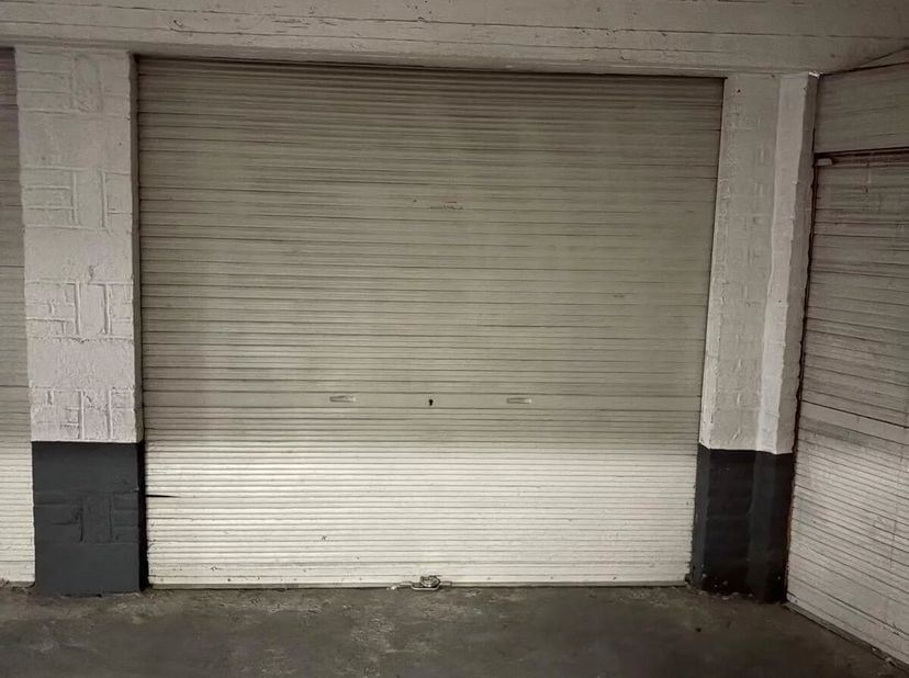 Garage te koop in ,
                    5000 Namur