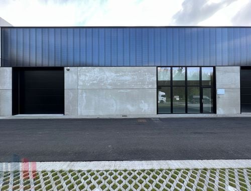                                        Bedrijfsgebouw te huur in Dendermonde, € 2.800
