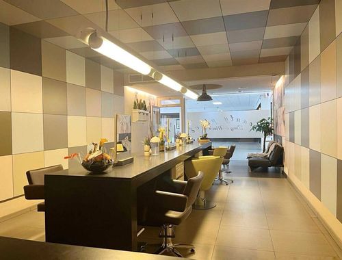                                         Handelsgelijkvloers te huur in Beveren-Waas, € 850
