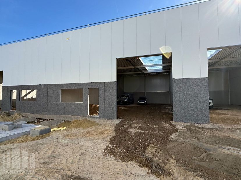 Bedrijfsvastgoed te koop in Bergensesteenweg 32,
                    1651 Lot