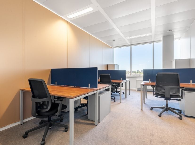 Volledige toegang tot professionele kantoorruimte voor 15 werknemers in Regus West Basilix<br />
<br />
Dit aanbod omvat een eigen kantoorruimte met s