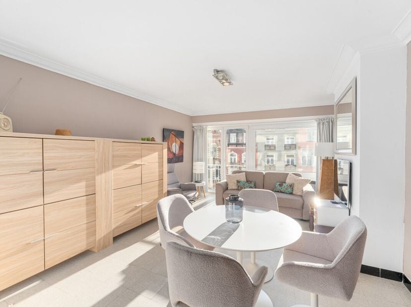 [[ DIT PAND NEEMT DEEL AAN DE ERA OPEN HUIZEN DAG OP 13/6 VAN 9:30 TOT 10:30 ]] Blankenberge: Instapklaar appartement met 1 slaapkamer te koop aan ach
