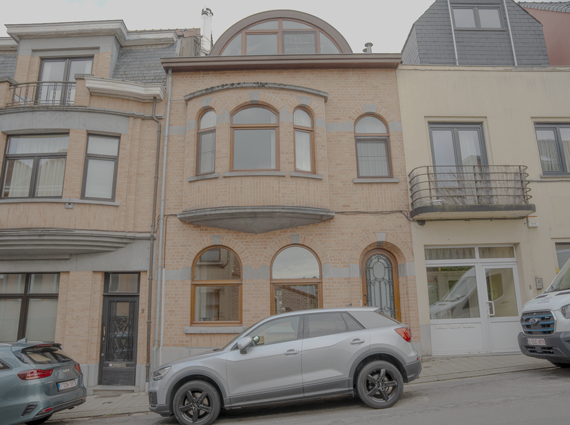 Prachtige en ruime woning met veel lichtinval, ideaal gelegen in het centrum van Tervuren.<br />
<br />
Deze charmante rijwoning combineert ruimte, co