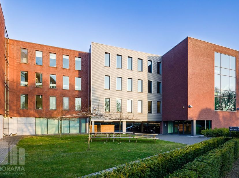 Bien professionnel à louer à Nachtegaalstraat 8,
                    9240 Zele