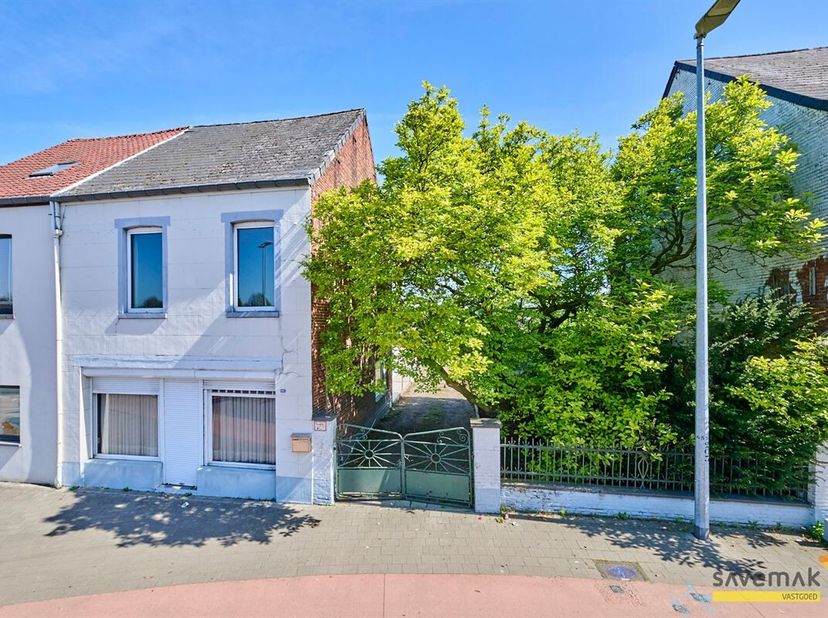 Au coeur de Leopoldsburg, nous trouvons cette charmante maison à rénover.<br />
Malgré son emplacement central, à proximité des écoles et des commerce