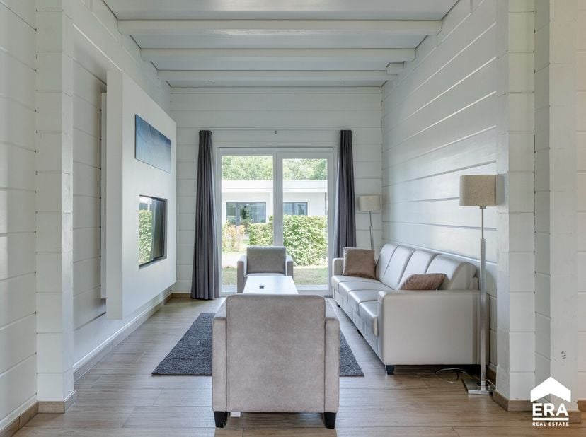 Moderne opbrengsteigendom in een bosrijk vakantiepark in Zutendaal.Deze vakantiewoning uit 2016 combineert een rustige ligging in het groen met een in