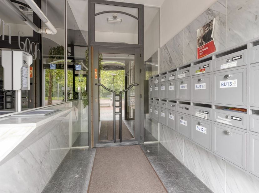 Gelegen aan Dieplaan 69 bus 11, in het centrum van Genk, biedt dit ruime appartement alle comfort op een uitstekende locatie.<br />
Het beschikt over