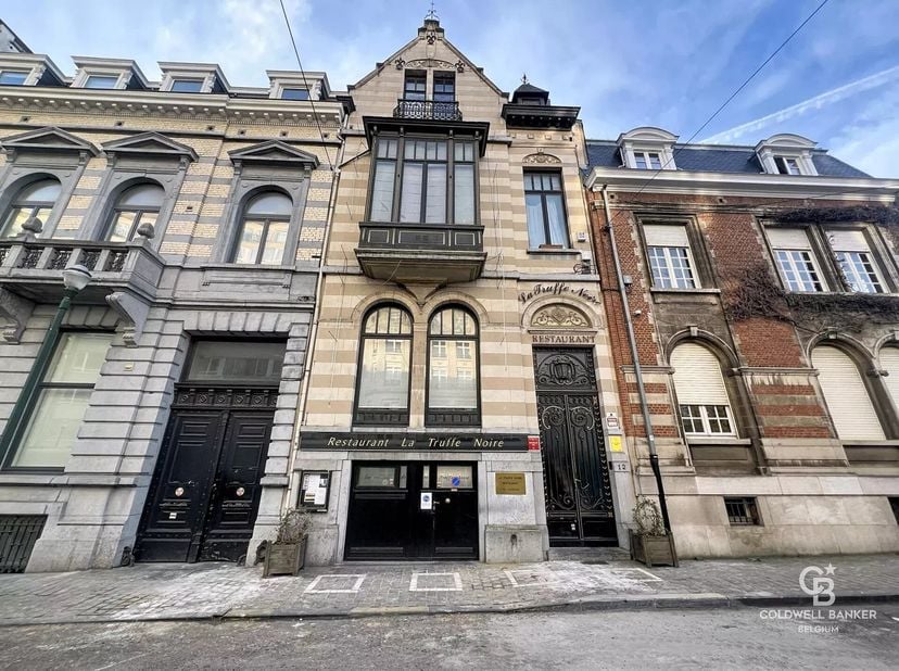 Deze uitzonderlijke residentie, gelegen tussen de abdij en het Zonnekesbos, huisvest al bijna vier decennia een beroemde gastronomische instelling in