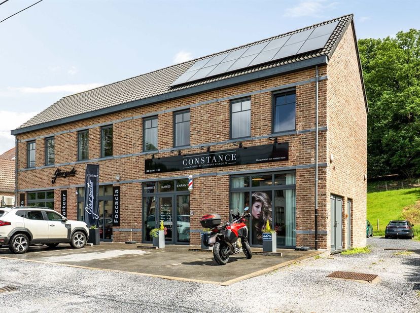 Vastgoedbelegging in Hamme-Mille<br />
Dit handelspand van 86 m² ligt in een goed bereikbare omgeving en is een uitstekende investeringsopportuniteit.