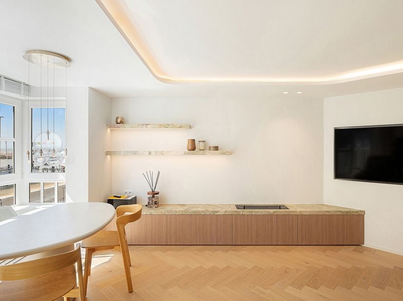 Op een toplocatie vlak bij zee bevindt zich dit volledig gerenoveerde appartement in Residentie Ivoire, een kleinschalige en verzorgde residentie.<br