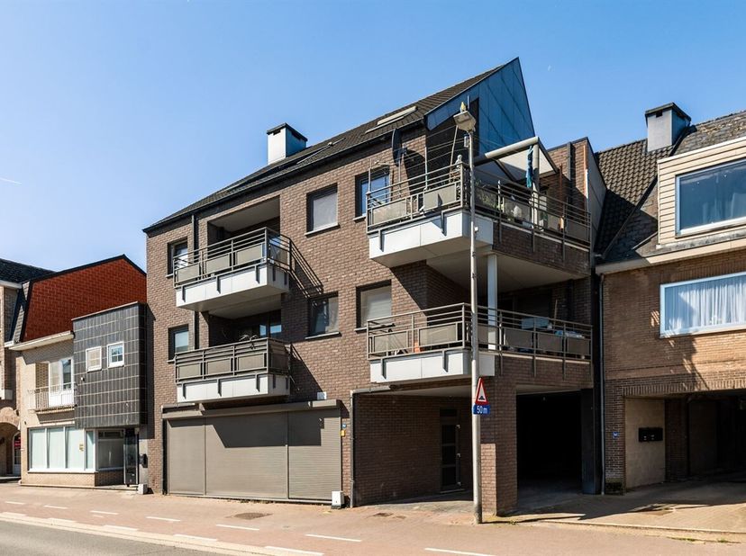 Instapklaar appartement met 2 slaapkamers in Maasmechelen<br />
Op zoek naar een comfortabel appartement of een interessante investering? Dit verzorgd