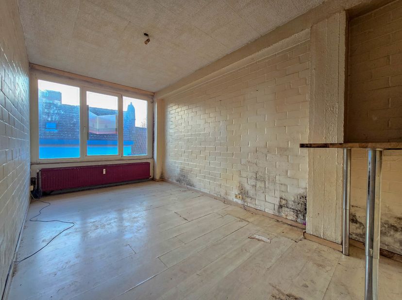 Te koop: studio met veel potentieel in centrum Doornik<br />
In het centrum van Doornik, op de 2de verdieping van een gebouw, bevindt zich deze studio