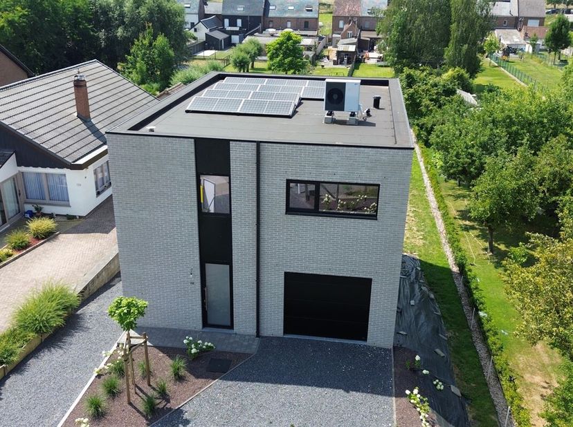 !!! VERKOCHT !!!<br />
INSTAPKLARE BEN-WONING MET KELDER, GARAGE EN ZONNIGE TUIN IN ASPELARE<br />
Vraagprijs : 514.000 euro<br />
In het rustige Aspe