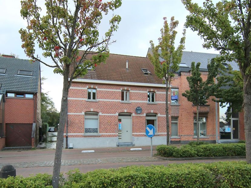 Dit knus dakappartement is gelegen op de tweede verdieping in het gehucht Temse Velle. U beschikt over een prachtig uitzicht zowel vooraan als achtera