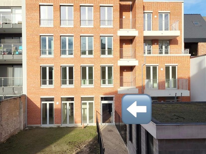 Dit appartement op het gelijkvloers in nieuwbouwproject Hof&amp;nbsp;Berlamuze&amp;nbsp;combineert eigentijds wooncomfort met een groene en rustige omgeving,