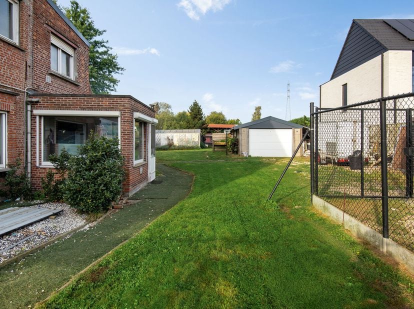 Huis te koop in Antwerpsesteenweg 27,
                    2840 Rumst
