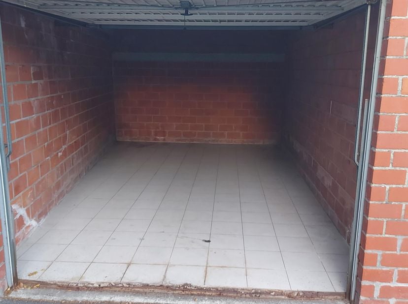 Garage te koop in Bonte Berenstraat 38,
                    8760 Meulebeke
