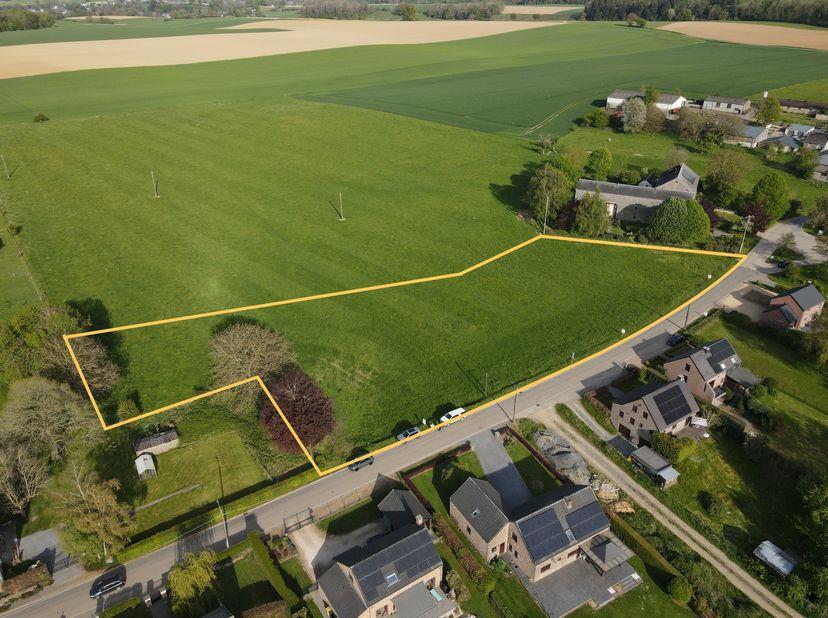 Te ontdekken zonder uitstel! Bouwgrond gelegen in het charmante dorp Achet, met een oppervlakte van 66 are en 36 centiare.<br />
Volledig gelegen in w