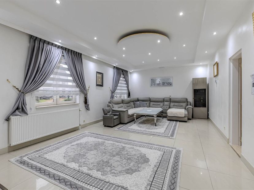 Locatie: <br />
Deze woning is gelegen aan de Sint-Lenaartsebaan 68 in Malle, op een centrale en vlot bereikbare locatie. Winkels, scholen en openbaar