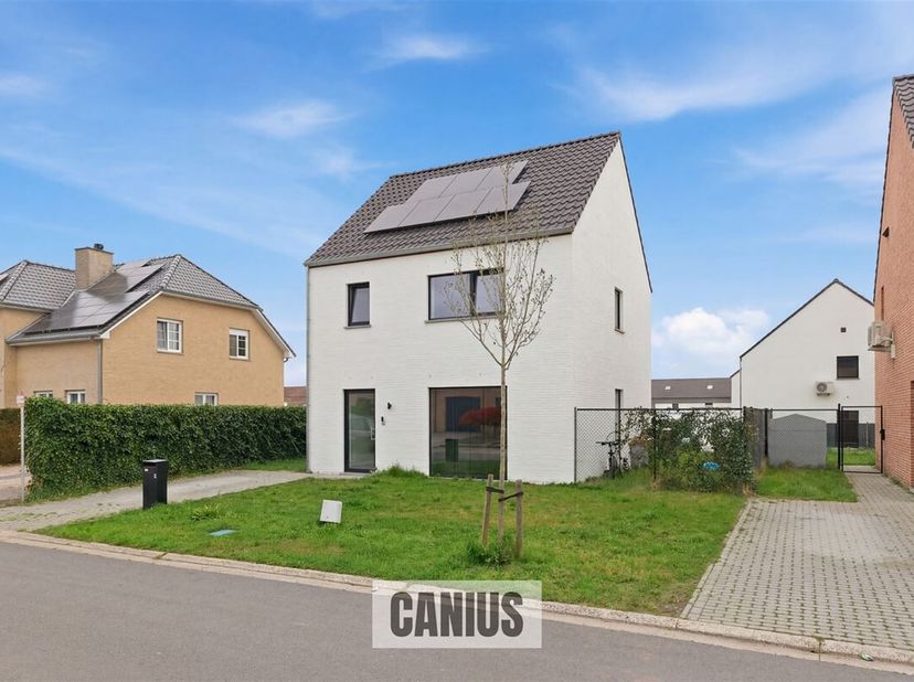 ENERGIEZUINIGE OPEN BEBOUWING MET 3 SLKS<br />
In het rustige &amp; groene Munsterbilzen, deelgemeente van de stad Bilzen-Hoeselt treffen wij de verkaveli